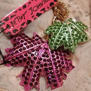 🌿 Betsey Johnson Crystal Leaf Pendant